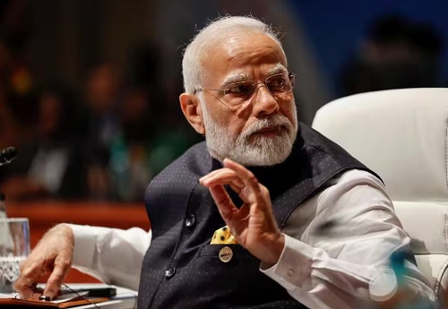 गैस सिलेंडर संकट के बीच ALERT MODE पर केंद्र सरकार, PM मोदी ने विदेश और पेट्रोलियम मंत्री से की मुलाकात