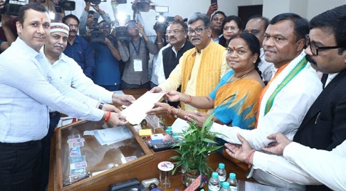 राज्यसभा के कांग्रेस प्रत्याशी फूलो देवी नेताम ने भरा नामांकन, कई बड़े नेता रहे मौजूद