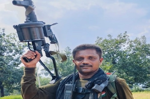 संघर्ष से सफलता का शिखर: कभी पिता संग की मजदूरी, आज बस्तर में नक्सलियों का काल बना चोरभट्टी का यह जांबाज