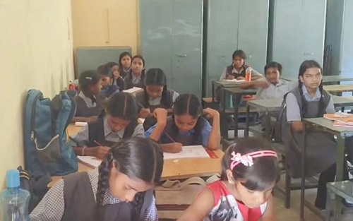 शिक्षा व्यवस्था लचर : अब तक स्कूलों में नहीं पहुंची किताबें, कांग्रेस ने कहा – बच्चे बिना पुस्तक के पढ़ाई करने मजबूर