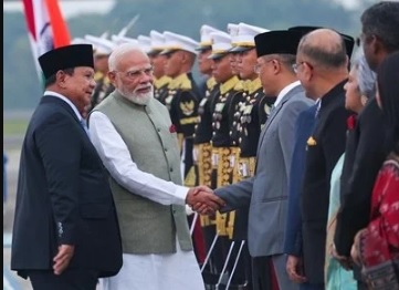 इंडोनेशिया पहुंचे पीएम मोदी, राष्ट्रपति ने किया भव्य स्वागत ; ब्रह्मोस मिसाइल डील पर लग सकती है मुहर