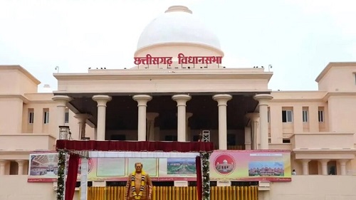 औद्योगिक दुर्घटनाओं पर विधानसभा में बवाल, वेदांता डायरेक्टर पर FIR का मुद्दा गरमाया, मंत्री के जवाब से नाराज़ विपक्ष ने किया वॉकआउट
