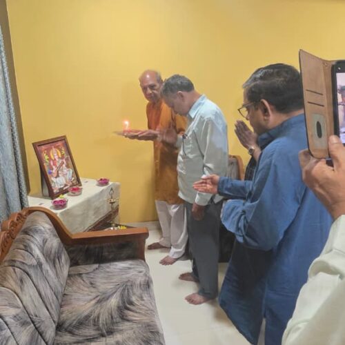 काव्य संध्या : प्रगतिशील कवि डॉ. प्रेमकुमार पाण्डेय के निवास में दिव्या सक्सेना, विजया भारती, गजेंद्र द्विवेदी ‘गिरीश’, पारुल पांडेय, संजय मैथिल, युसूफ सागर, हाजी रियाज़ खान गौहर, मनमोहन मतवाला, ओम पांडेय, डॉ. नौशाद अहमद सिद्दीकी ‘सब्र’, छ्गनलाल सोनी, संतराम वर्मा और डॉ. आरबी कुशवाहा शामिल हुए