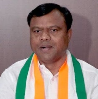 दीया उत्सव पर फिजूलखर्ची और यूपीआई शुल्क को लेकर सरकार पर बरसे दीपक बैज